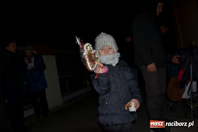 Zdjęcie w galerii na portalu naszraciborz.pl: Tworków: Weihnachtsmarkt z kolorowymi fajerwerkami wiadomości z regionu