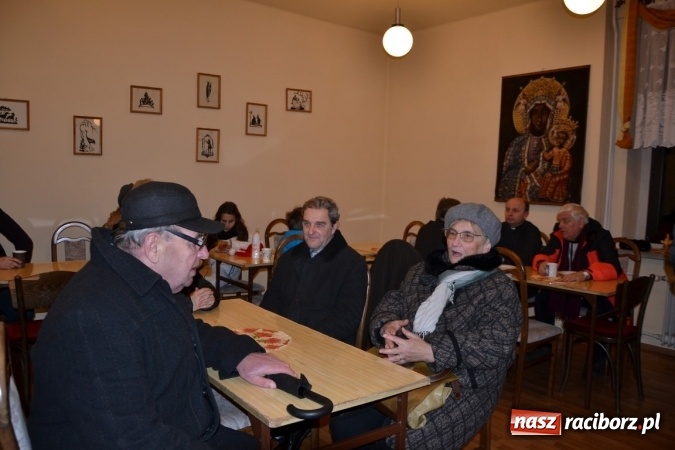 Zdjęcie w galerii na portalu naszraciborz.pl: Tworków: Weihnachtsmarkt z kolorowymi fajerwerkami wiadomości z regionu