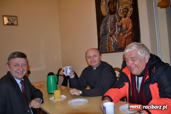 Zdjęcie w galerii na portalu naszraciborz.pl: Tworków: Weihnachtsmarkt z kolorowymi fajerwerkami wiadomości z regionu