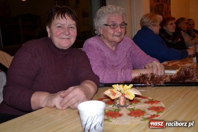 Zdjęcie w galerii na portalu naszraciborz.pl: Tworków: Weihnachtsmarkt z kolorowymi fajerwerkami wiadomości z regionu