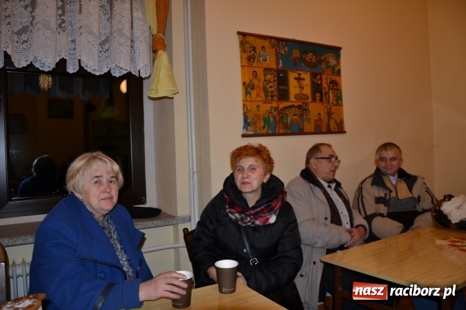 Zdjęcie w galerii na portalu naszraciborz.pl: Tworków: Weihnachtsmarkt z kolorowymi fajerwerkami wiadomości z regionu