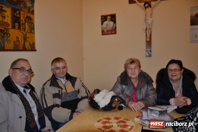 Zdjęcie w galerii na portalu naszraciborz.pl: Tworków: Weihnachtsmarkt z kolorowymi fajerwerkami wiadomości z regionu