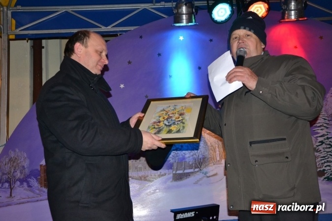 Zdjęcie w galerii na portalu naszraciborz.pl: Tworków: Weihnachtsmarkt z kolorowymi fajerwerkami wiadomości z regionu