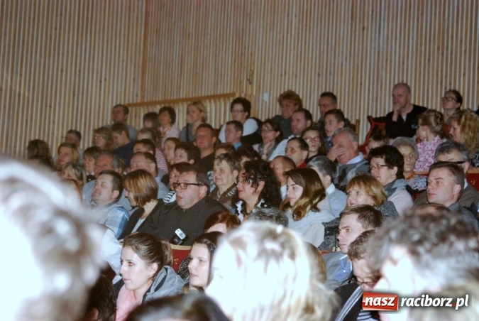 Zdjęcie w galerii na portalu naszraciborz.pl: Koncert świąteczny zespołów Łężczok i Arabeska wiadomości z regionu