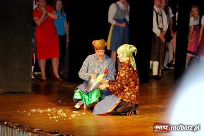 Zdjęcie w galerii na portalu naszraciborz.pl: Koncert świąteczny zespołów Łężczok i Arabeska wiadomości z regionu