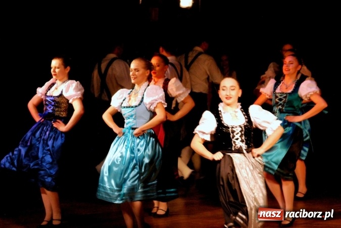 Zdjęcie w galerii na portalu naszraciborz.pl: Koncert świąteczny zespołów Łężczok i Arabeska wiadomości z regionu