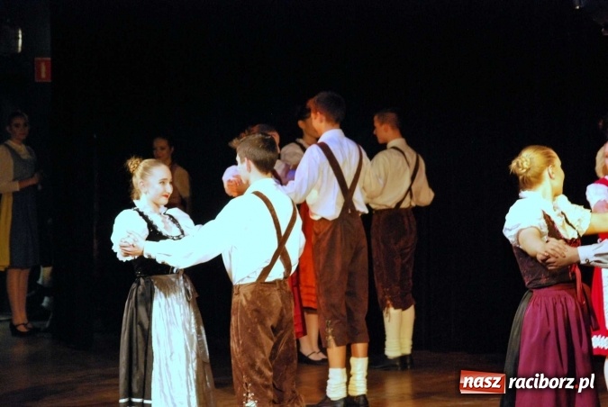 Zdjęcie w galerii na portalu naszraciborz.pl: Koncert świąteczny zespołów Łężczok i Arabeska wiadomości z regionu