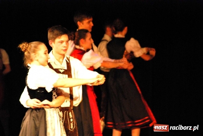 Zdjęcie w galerii na portalu naszraciborz.pl: Koncert świąteczny zespołów Łężczok i Arabeska wiadomości z regionu