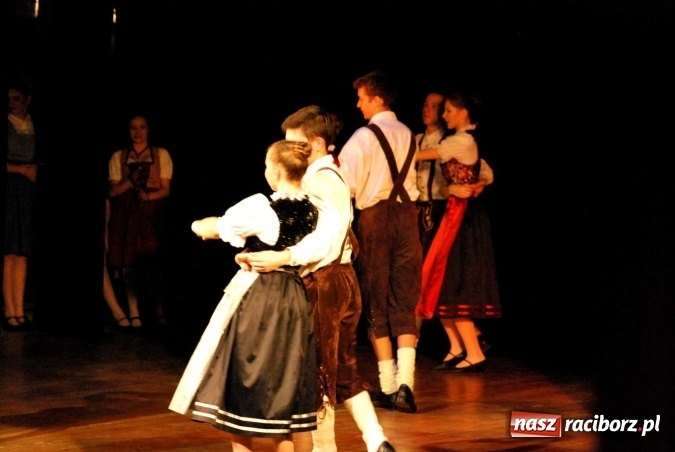 Zdjęcie w galerii na portalu naszraciborz.pl: Koncert świąteczny zespołów Łężczok i Arabeska wiadomości z regionu