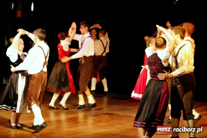 Zdjęcie w galerii na portalu naszraciborz.pl: Koncert świąteczny zespołów Łężczok i Arabeska wiadomości z regionu