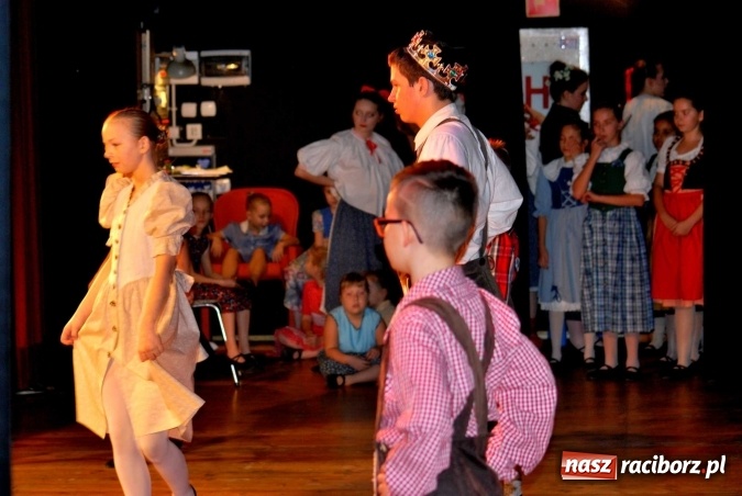 Zdjęcie w galerii na portalu naszraciborz.pl: Koncert świąteczny zespołów Łężczok i Arabeska wiadomości z regionu