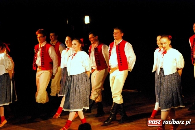 Zdjęcie w galerii na portalu naszraciborz.pl: Koncert świąteczny zespołów Łężczok i Arabeska wiadomości z regionu