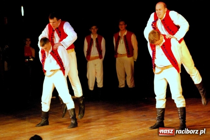 Zdjęcie w galerii na portalu naszraciborz.pl: Koncert świąteczny zespołów Łężczok i Arabeska wiadomości z regionu