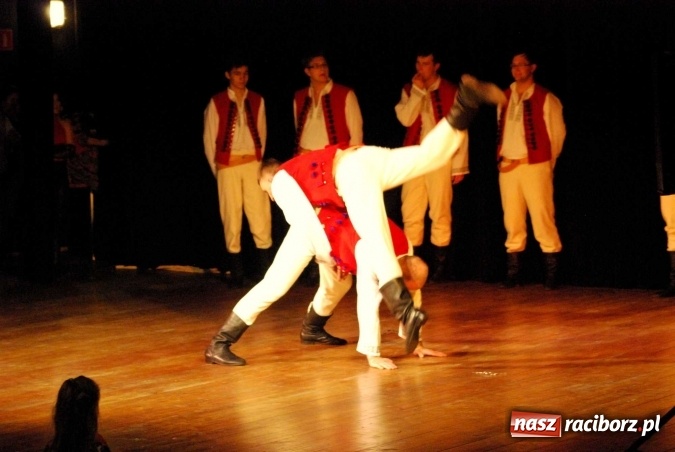 Zdjęcie w galerii na portalu naszraciborz.pl: Koncert świąteczny zespołów Łężczok i Arabeska wiadomości z regionu