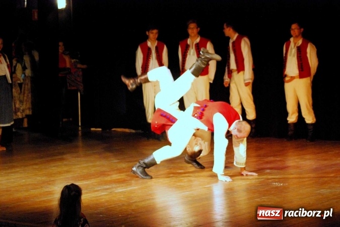 Zdjęcie w galerii na portalu naszraciborz.pl: Koncert świąteczny zespołów Łężczok i Arabeska wiadomości z regionu