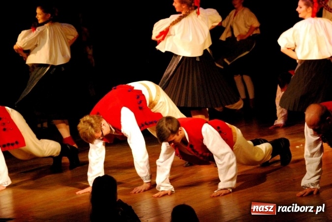 Zdjęcie w galerii na portalu naszraciborz.pl: Koncert świąteczny zespołów Łężczok i Arabeska wiadomości z regionu