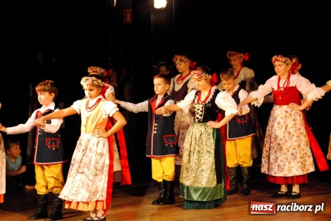 Zdjęcie w galerii na portalu naszraciborz.pl: Koncert świąteczny zespołów Łężczok i Arabeska wiadomości z regionu