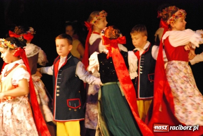 Zdjęcie w galerii na portalu naszraciborz.pl: Koncert świąteczny zespołów Łężczok i Arabeska wiadomości z regionu