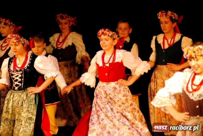 Zdjęcie w galerii na portalu naszraciborz.pl: Koncert świąteczny zespołów Łężczok i Arabeska wiadomości z regionu