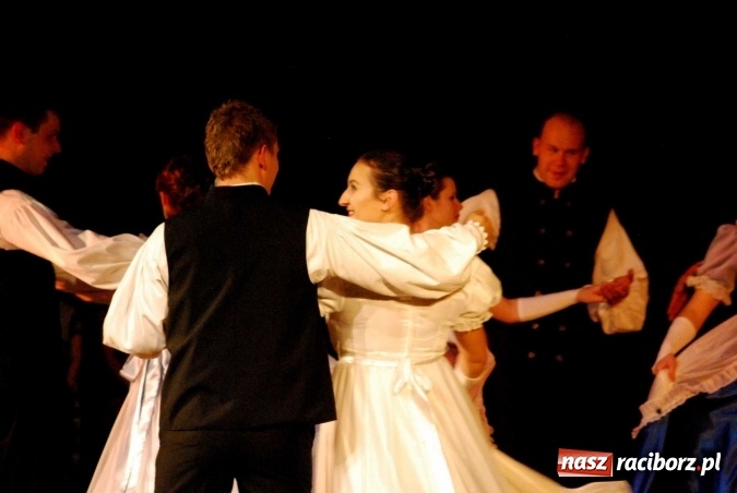 Zdjęcie w galerii na portalu naszraciborz.pl: Koncert świąteczny zespołów Łężczok i Arabeska wiadomości z regionu