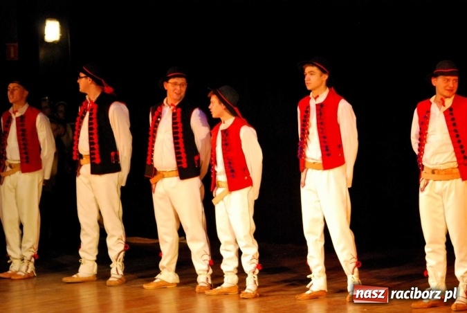 Zdjęcie w galerii na portalu naszraciborz.pl: Koncert świąteczny zespołów Łężczok i Arabeska wiadomości z regionu