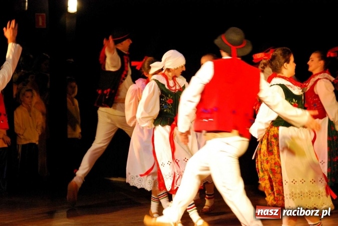 Zdjęcie w galerii na portalu naszraciborz.pl: Koncert świąteczny zespołów Łężczok i Arabeska wiadomości z regionu