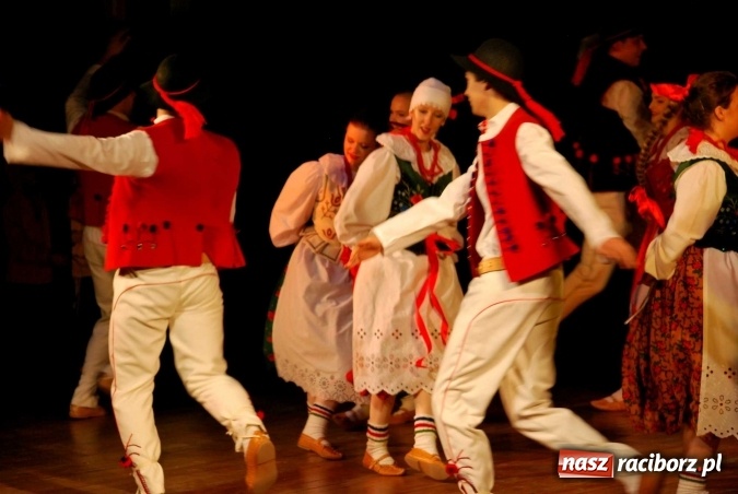 Zdjęcie w galerii na portalu naszraciborz.pl: Koncert świąteczny zespołów Łężczok i Arabeska wiadomości z regionu