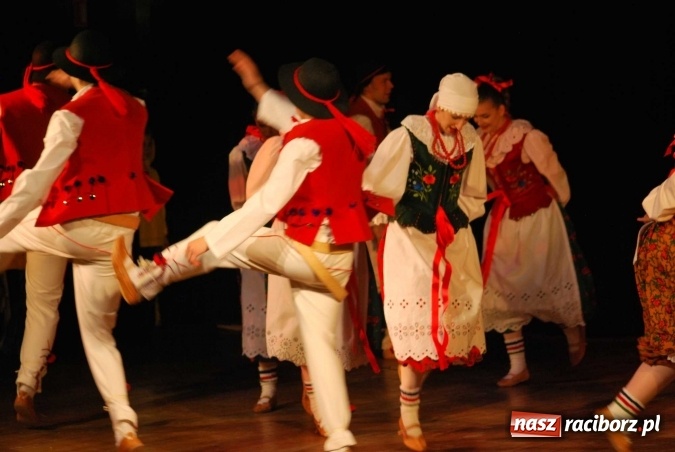 Zdjęcie w galerii na portalu naszraciborz.pl: Koncert świąteczny zespołów Łężczok i Arabeska wiadomości z regionu