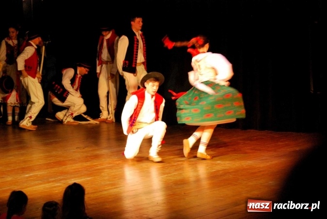 Zdjęcie w galerii na portalu naszraciborz.pl: Koncert świąteczny zespołów Łężczok i Arabeska wiadomości z regionu