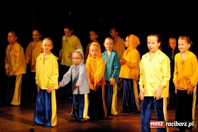 Zdjęcie w galerii na portalu naszraciborz.pl: Koncert świąteczny zespołów Łężczok i Arabeska wiadomości z regionu