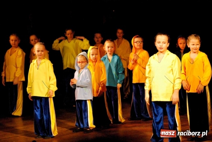 Zdjęcie w galerii na portalu naszraciborz.pl: Koncert świąteczny zespołów Łężczok i Arabeska wiadomości z regionu