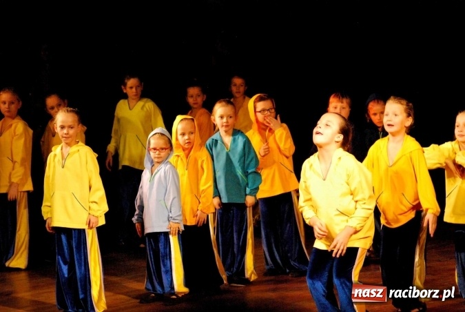 Zdjęcie w galerii na portalu naszraciborz.pl: Koncert świąteczny zespołów Łężczok i Arabeska wiadomości z regionu