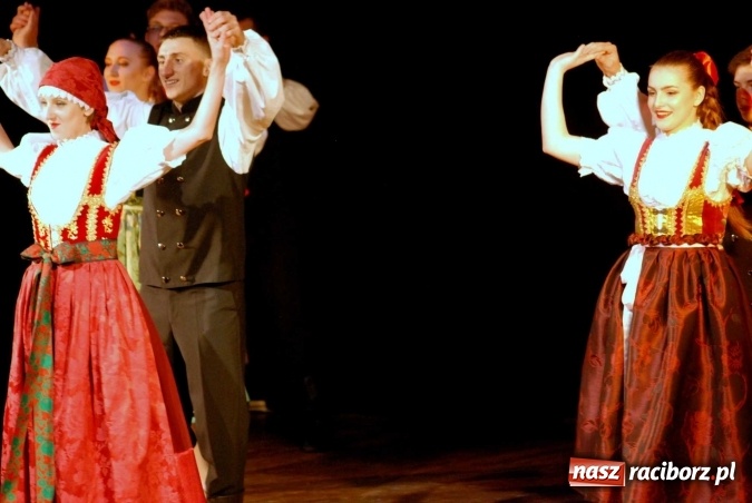Zdjęcie w galerii na portalu naszraciborz.pl: Koncert świąteczny zespołów Łężczok i Arabeska wiadomości z regionu