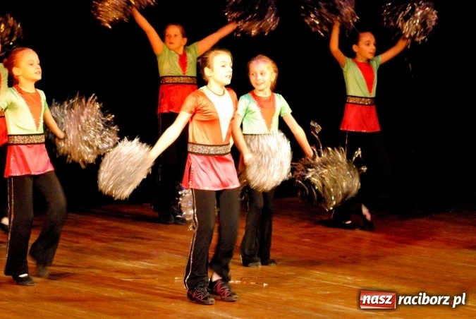 Zdjęcie w galerii na portalu naszraciborz.pl: Koncert świąteczny zespołów Łężczok i Arabeska wiadomości z regionu