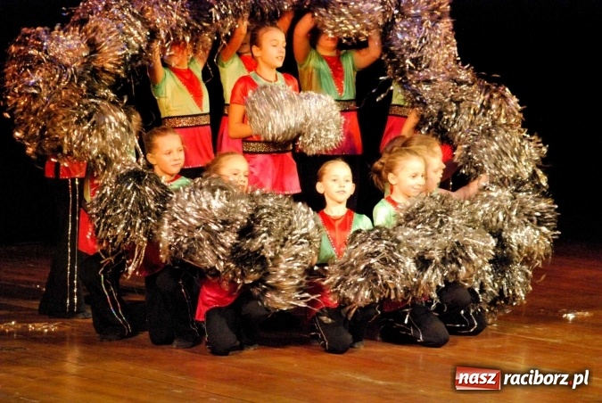 Zdjęcie w galerii na portalu naszraciborz.pl: Koncert świąteczny zespołów Łężczok i Arabeska wiadomości z regionu