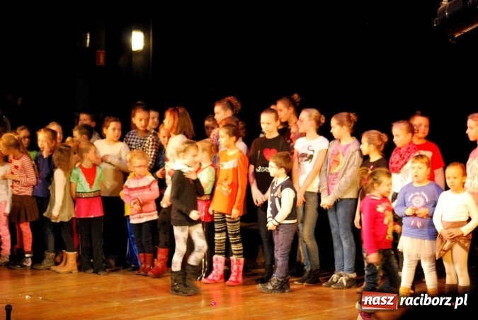 Zdjęcie w galerii na portalu naszraciborz.pl: Koncert świąteczny zespołów Łężczok i Arabeska wiadomości z regionu