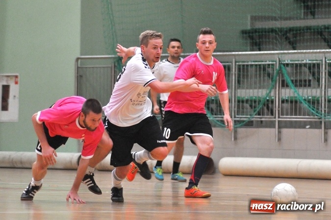 Zdjęcie w galerii na portalu naszraciborz.pl: Cukiernia, Mat-Bruk i Harpagany lepsze od rywali wiadomości z regionu