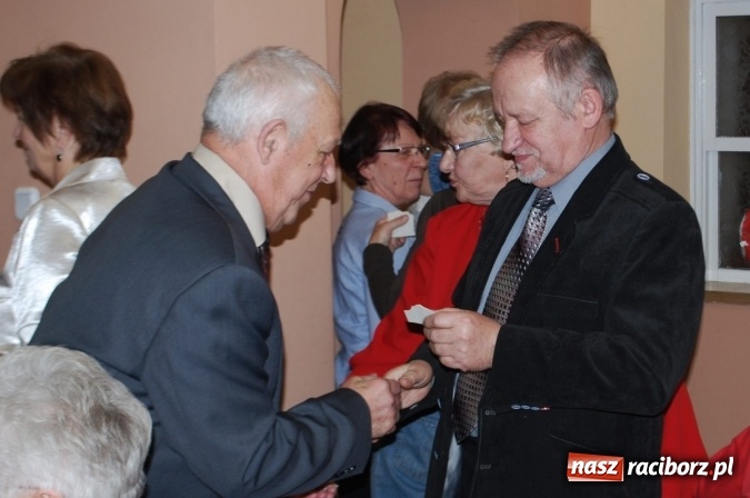 Zdjęcie w galerii na portalu naszraciborz.pl: Seniorzy w Nędzy jak rodzina; kolęda, choinka i opłatek wiadomości z regionu