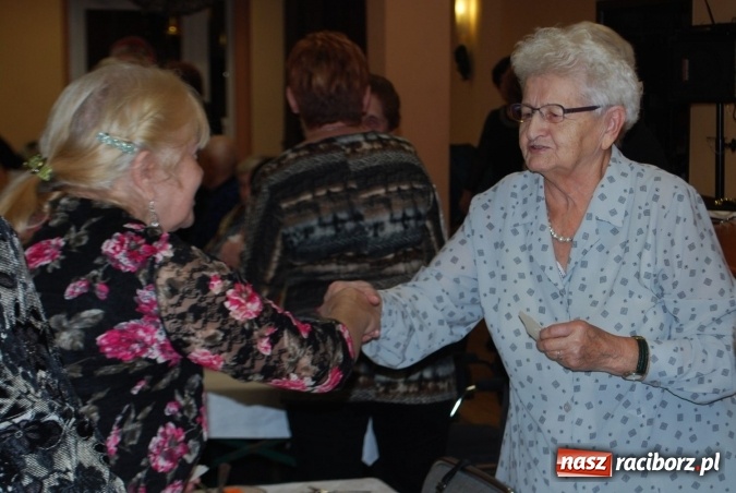 Zdjęcie w galerii na portalu naszraciborz.pl: Seniorzy w Nędzy jak rodzina; kolęda, choinka i opłatek wiadomości z regionu