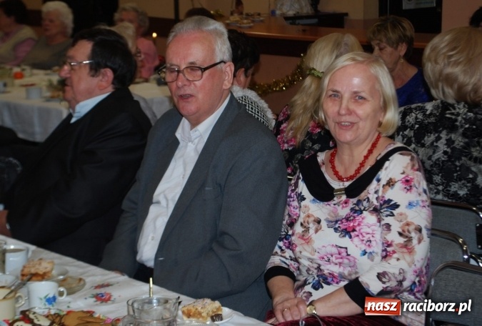 Zdjęcie w galerii na portalu naszraciborz.pl: Seniorzy w Nędzy jak rodzina; kolęda, choinka i opłatek wiadomości z regionu
