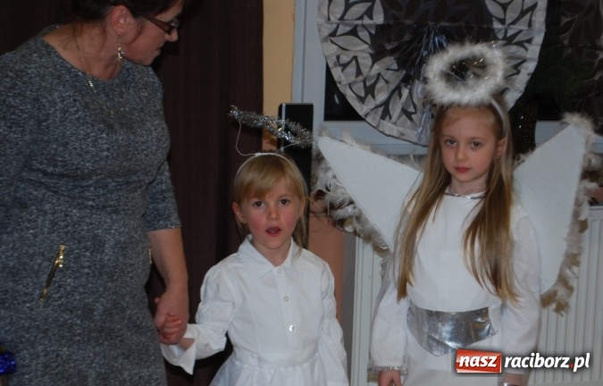 Zdjęcie w galerii na portalu naszraciborz.pl: Seniorzy w Nędzy jak rodzina; kolęda, choinka i opłatek wiadomości z regionu