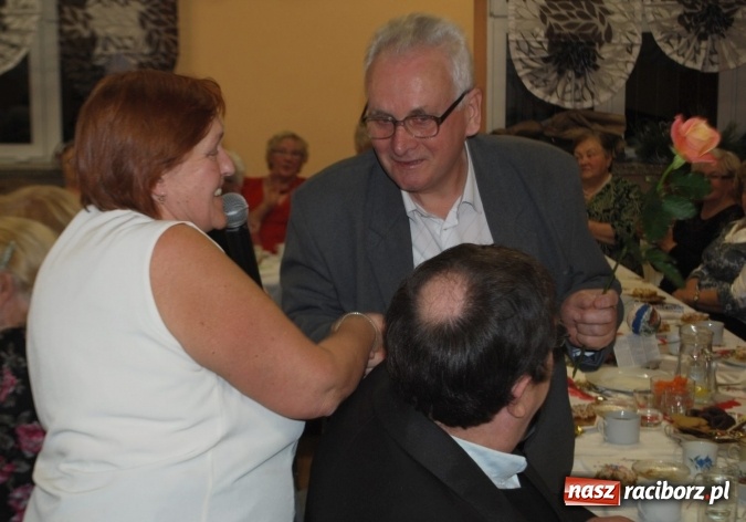 Zdjęcie w galerii na portalu naszraciborz.pl: Seniorzy w Nędzy jak rodzina; kolęda, choinka i opłatek wiadomości z regionu