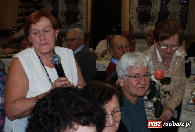 Zdjęcie w galerii na portalu naszraciborz.pl: Seniorzy w Nędzy jak rodzina; kolęda, choinka i opłatek wiadomości z regionu