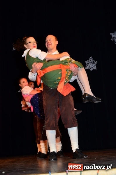 Zdjęcie w galerii na portalu naszraciborz.pl: Kochają to, co robią! Tancerze z Zawady Ks. zaprosili na koncert świąteczny  wiadomości z regionu