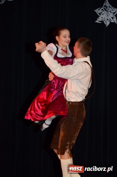 Zdjęcie w galerii na portalu naszraciborz.pl: Kochają to, co robią! Tancerze z Zawady Ks. zaprosili na koncert świąteczny  wiadomości z regionu