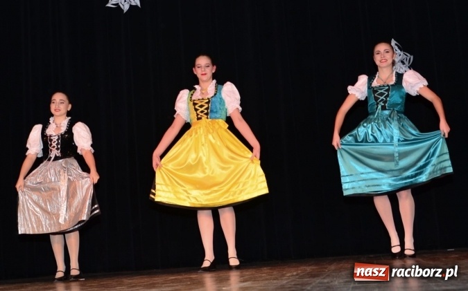 Zdjęcie w galerii na portalu naszraciborz.pl: Kochają to, co robią! Tancerze z Zawady Ks. zaprosili na koncert świąteczny  wiadomości z regionu