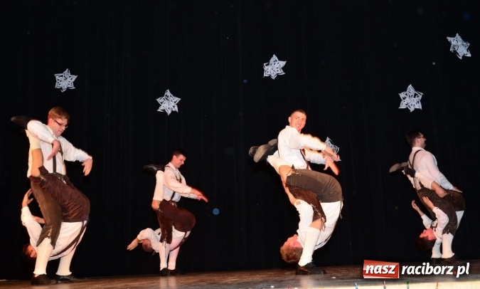 Zdjęcie w galerii na portalu naszraciborz.pl: Kochają to, co robią! Tancerze z Zawady Ks. zaprosili na koncert świąteczny  wiadomości z regionu