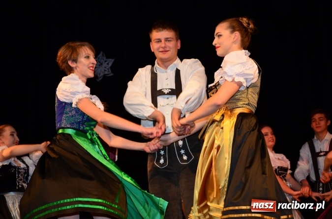 Zdjęcie w galerii na portalu naszraciborz.pl: Kochają to, co robią! Tancerze z Zawady Ks. zaprosili na koncert świąteczny  wiadomości z regionu
