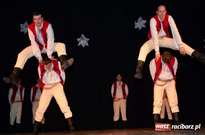 Zdjęcie w galerii na portalu naszraciborz.pl: Kochają to, co robią! Tancerze z Zawady Ks. zaprosili na koncert świąteczny  wiadomości z regionu