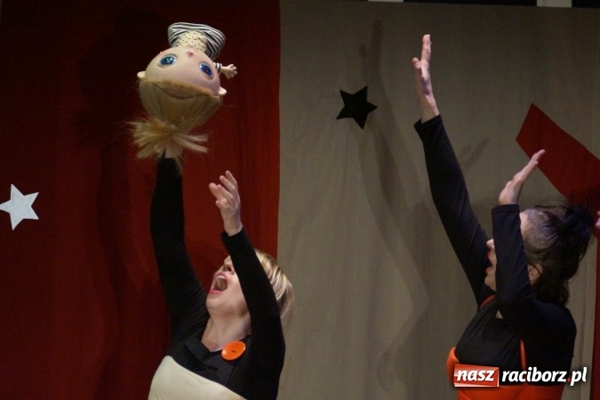 Zdjęcie w galerii na portalu naszraciborz.pl: Warto być dobrym. Spektakl z lalkami i maskami na deskach RCK wiadomości z regionu